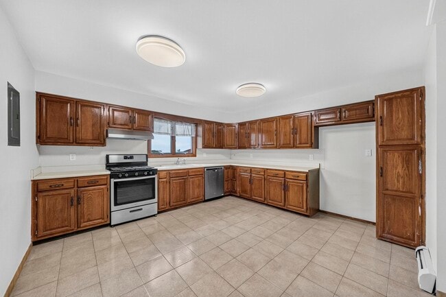 Building Photo - 612 72nd St