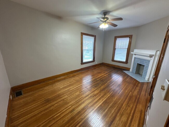 Building Photo - 236 E 18th Ave