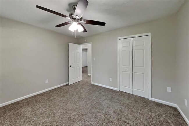 Building Photo - 385 Deerwood Dr