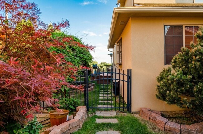 Building Photo - One of a kind Furnished Home with gorgeous back yard!