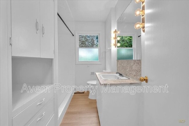 Building Photo - 9710 S Corbett Ln