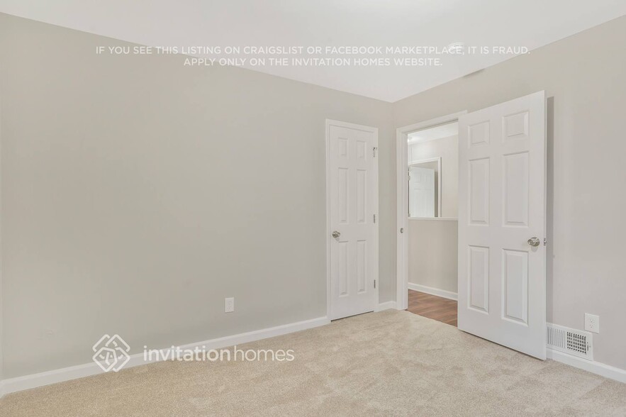 Building Photo - 400 Hidden Valley Dr SE