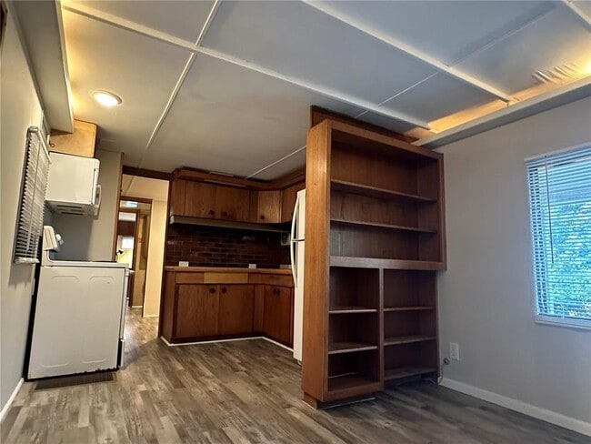 Building Photo - 16 Hill St