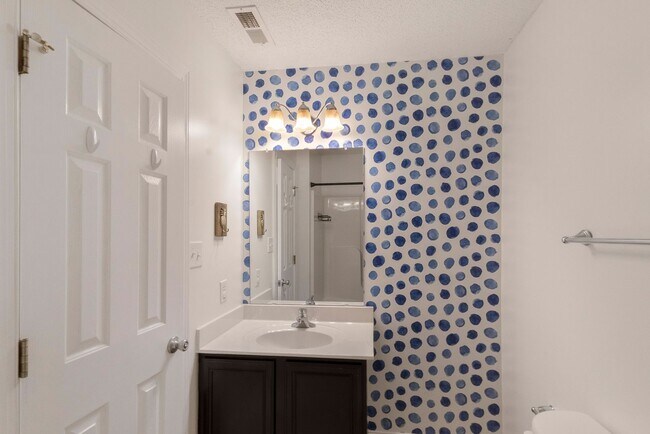 Building Photo - Farmhouse-Style Home Minutes from the Water | No HOA