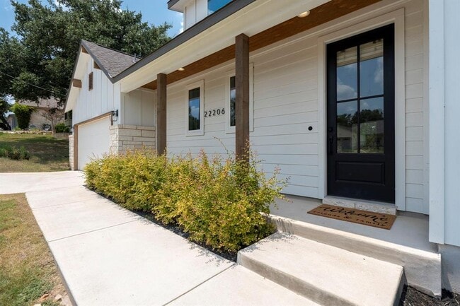 Building Photo - 22206 Briarcliff Dr