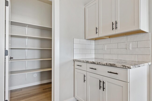 Building Photo - 8480 E Drover Loop