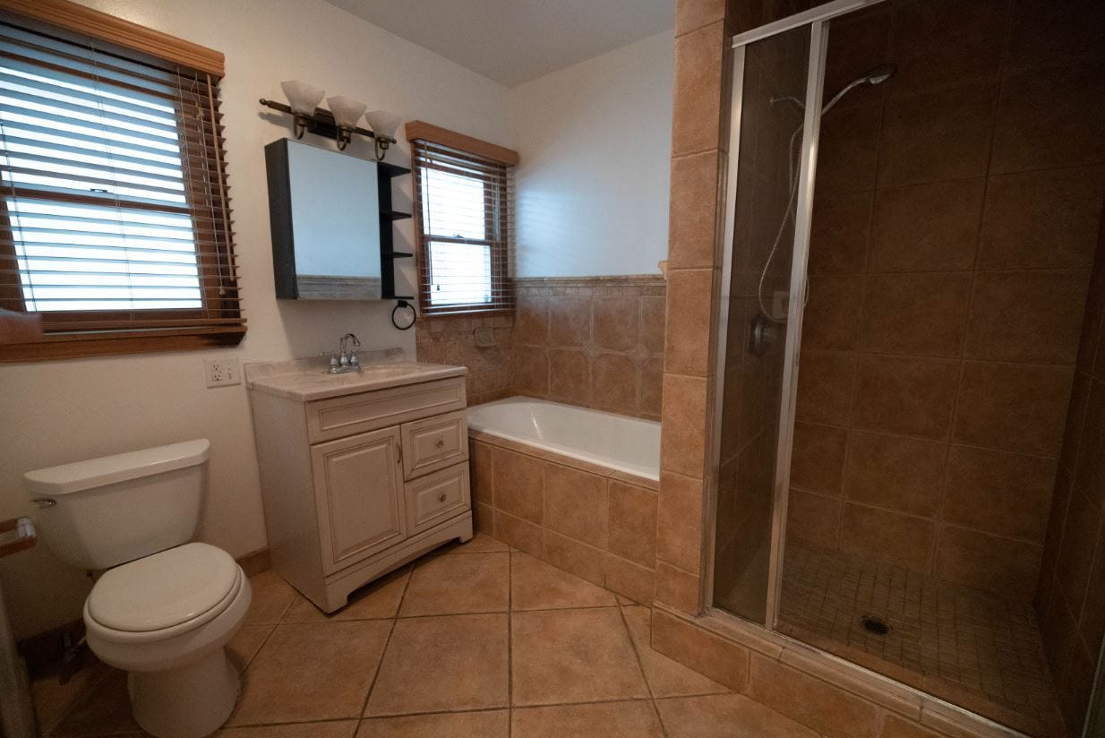 Building Photo - 1115 N Garfield Ave