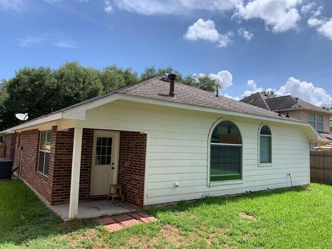 Building Photo - 4615 Plantation Colony Dr