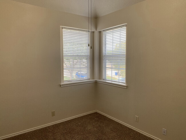 Building Photo - CHARMING 2 STORY IN DESIRED COMMUNITY*OPEN...