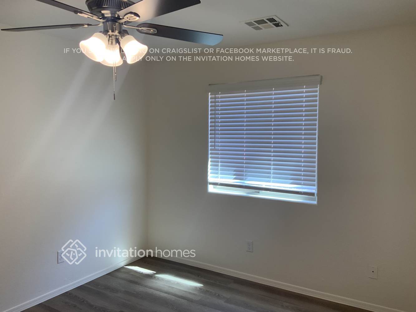 Building Photo - 10538 W Roanoke Ave