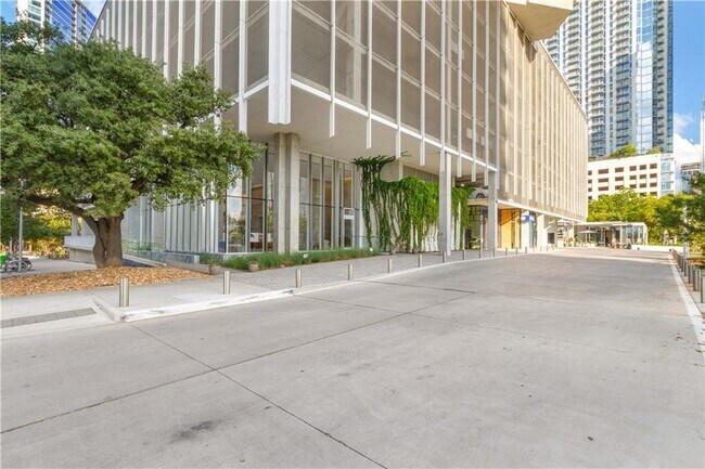 Building Photo - 301 West Ave