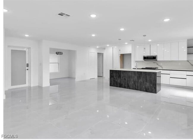 Building Photo - 2513 74th St W