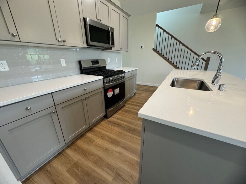 Building Photo - 6926 N Madison Cir