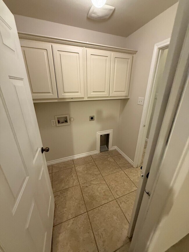 Building Photo - $800.00 off 1st month Rent!! Spectacular H...