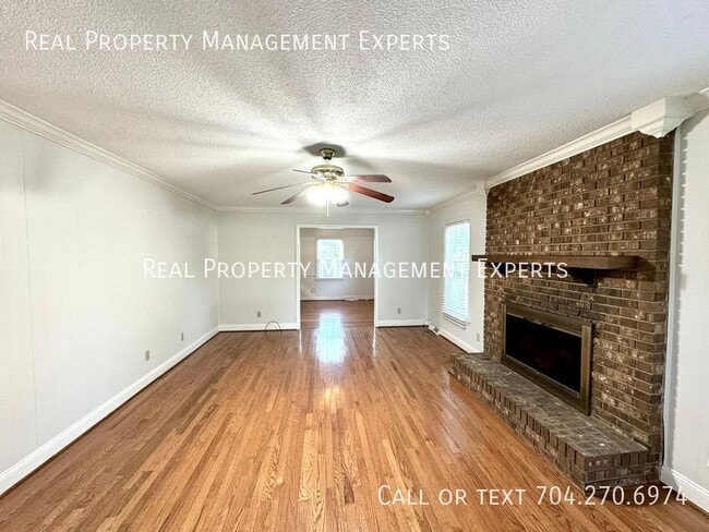 Building Photo - 6008 Mallard Dr