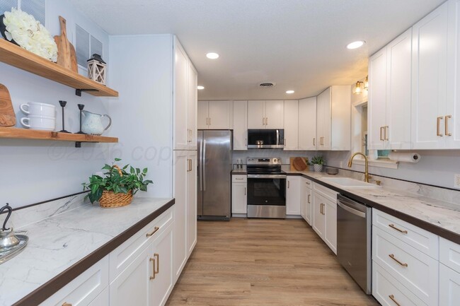 Building Photo - 3301 Palmetto Trail