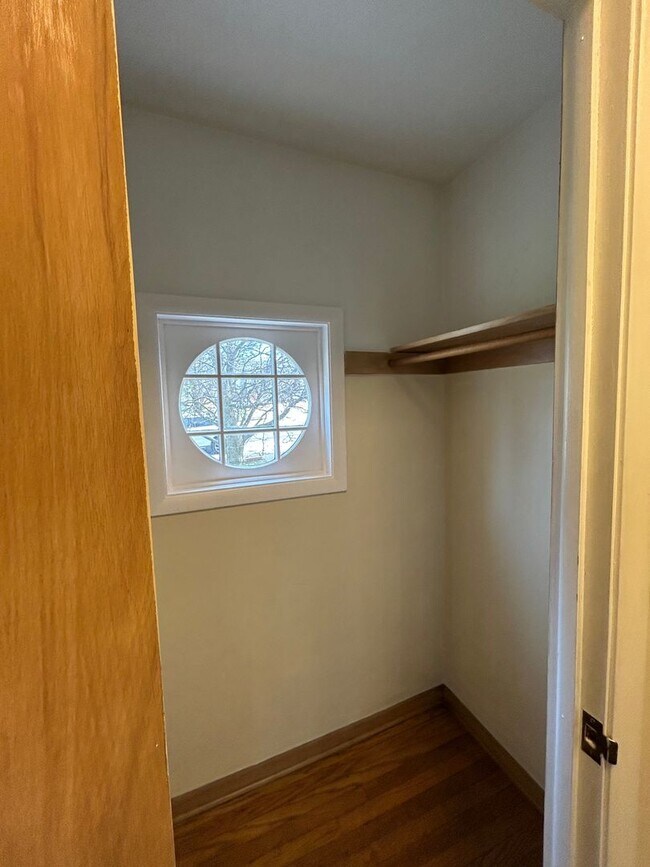 Building Photo - Brick Ranch for Rent in Highland  HTS close to the freeway