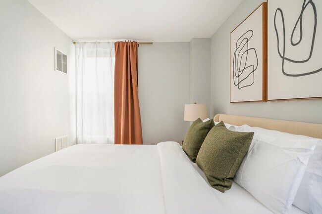 Building Photo - 234 W 73rd St