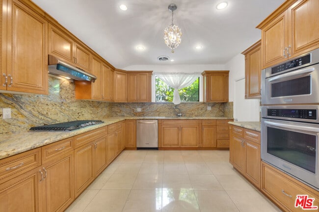 Building Photo - 11717 Chenault St