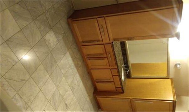 Building Photo - 705 Main St