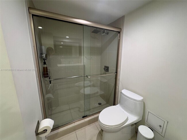 Building Photo - 5600 Collins Ave