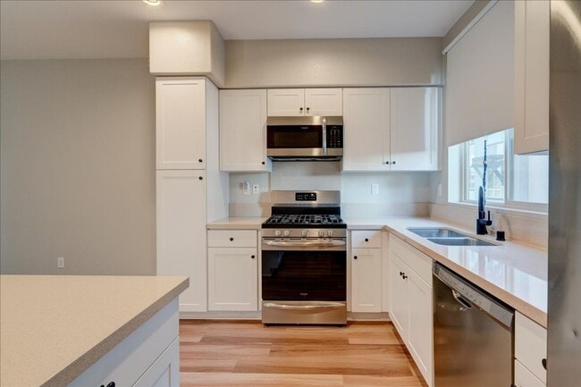 Building Photo - Modern, Energy Efficient & New 3 BD/3BA + Loft Townhome