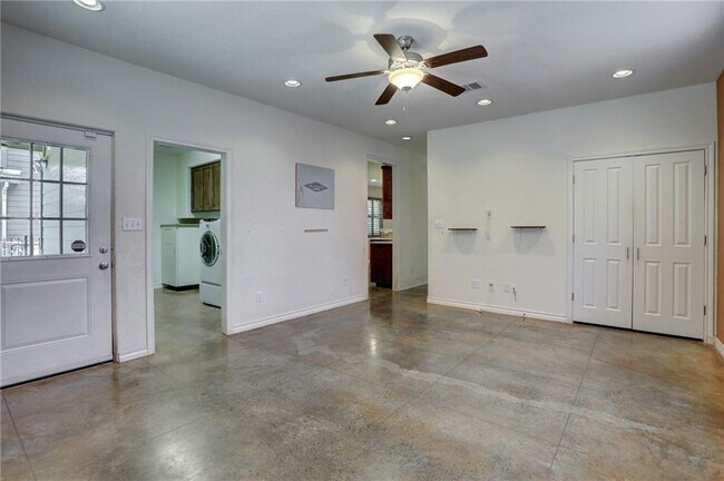Building Photo - 1100 Clermont Ave