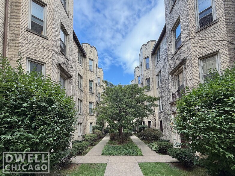 Building Photo - 1430 W Farwell Ave