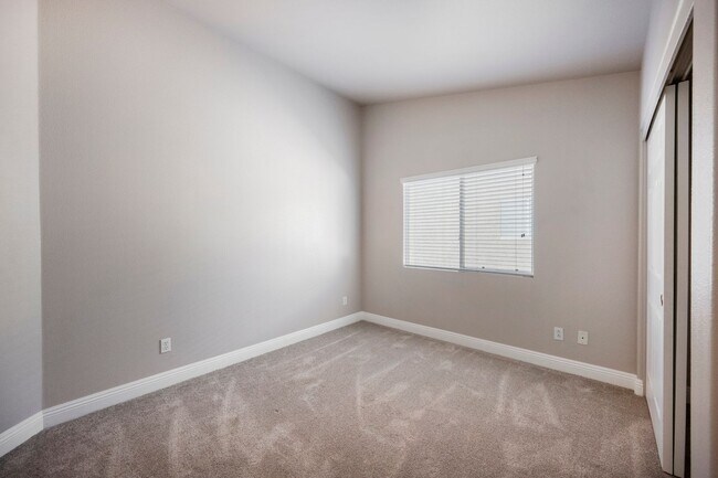 Building Photo - Beautiful Home in a Guard Gated Community