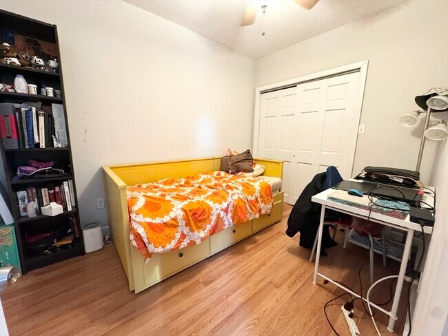 Building Photo - 105 Buttonwood St