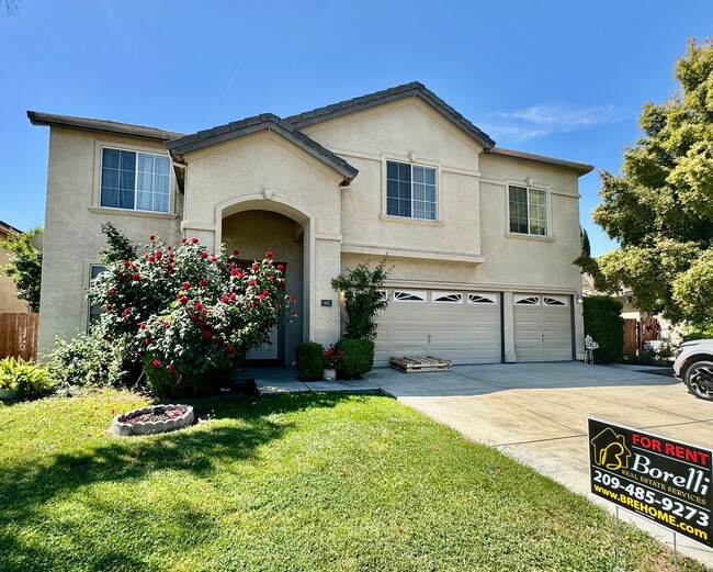 Primary Photo - Huge 5 Bedroom + Den, 3 Bath Southside Hom...