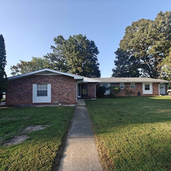 Building Photo - 4001 Lara Ln