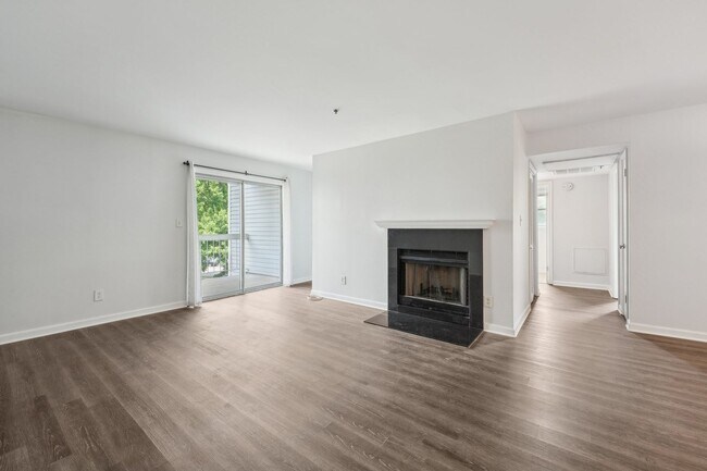 Building Photo - Beautiful 2-bedroom condo!