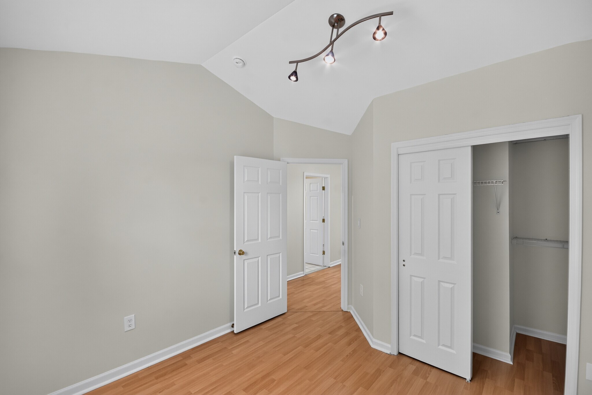 Building Photo - 574 Beachway Ave