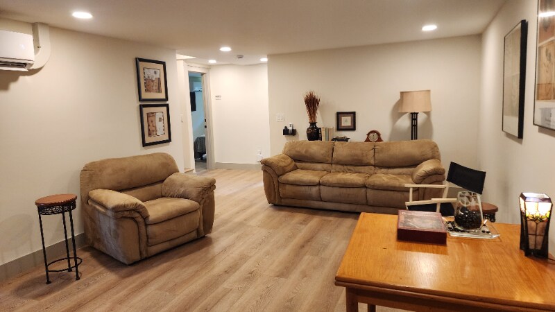 Building Photo - 1704 S Forest Dr