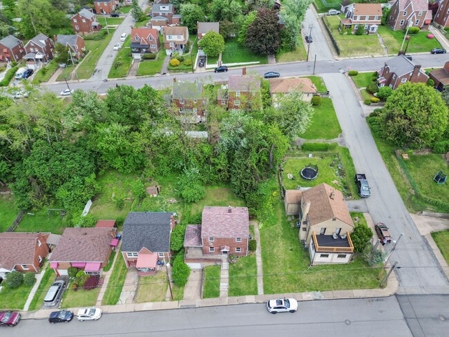 Building Photo - AVAILABLE NOW! Fully RENOVATED 3 bedroom in McKeesport!