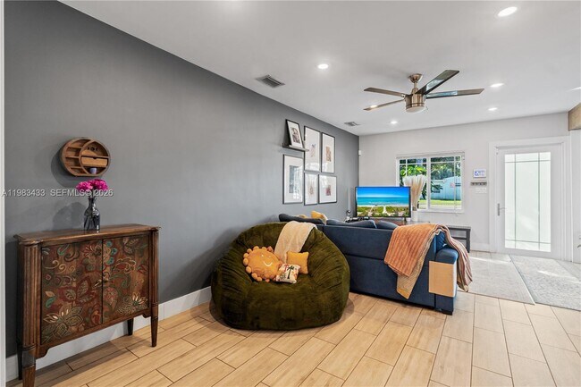 Building Photo - 2447 Wilson St