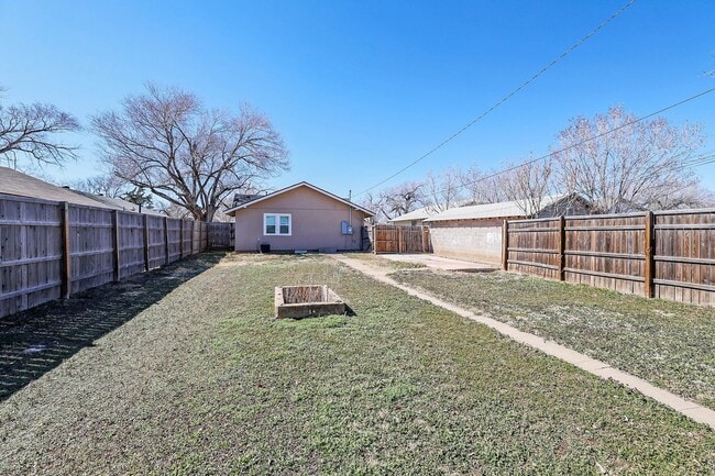 Building Photo - Great 3/2 in Southlawn