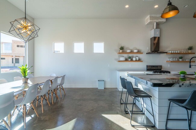 Building Photo - Adventure House!