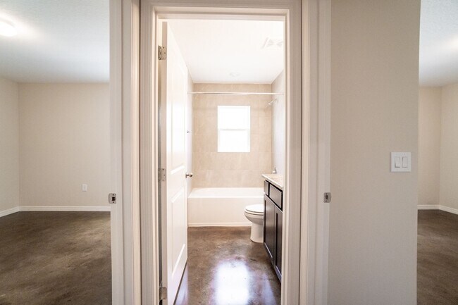Building Photo - Beautiful 3/2 Energy Efficient 1 Story Att...