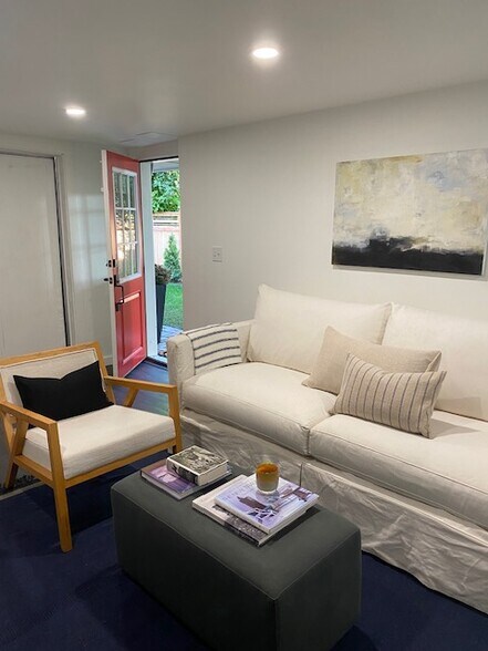 Building Photo - 2216 E Roanoke St