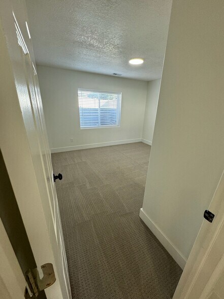 Building Photo - 1218 Fort Dr