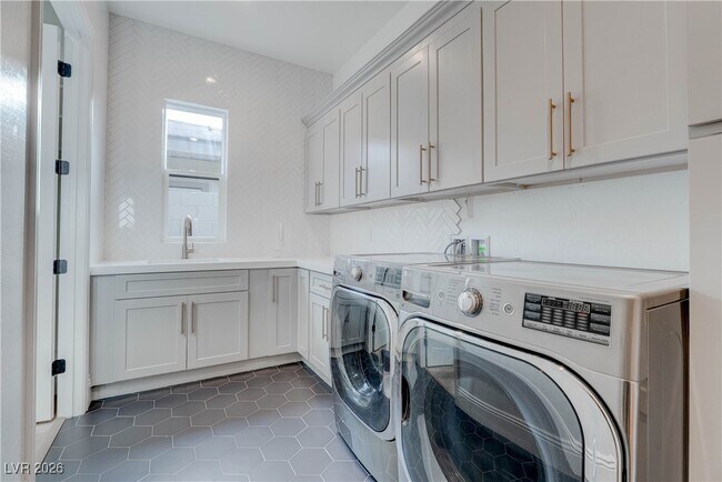 Building Photo - 756 Bruce Moorland St