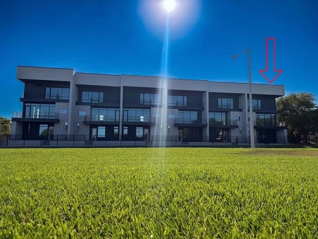 Building Photo - 8120 Stillmeadow Ct