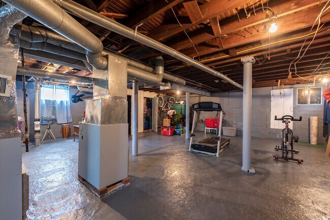 Building Photo - 3977 W 23rd St