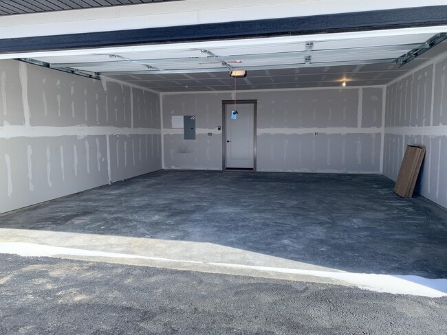 Building Photo - 3915 Swan Rd