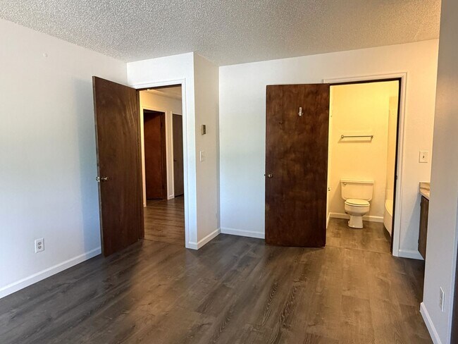 Building Photo - Bright & Modern Condo Steps from CSU West Campus
