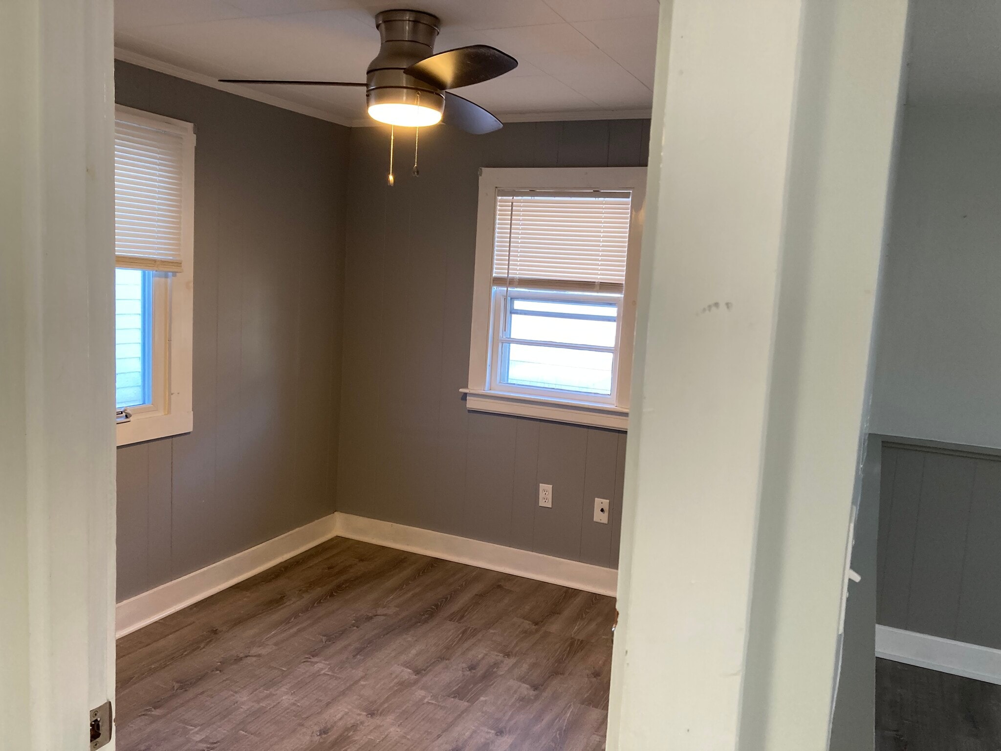 Building Photo - 31 W Old Orchard Ave