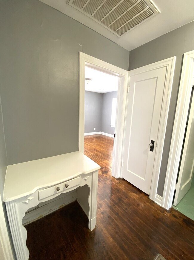 Building Photo - Spacious 2 Bed 1 Bath NW OKC