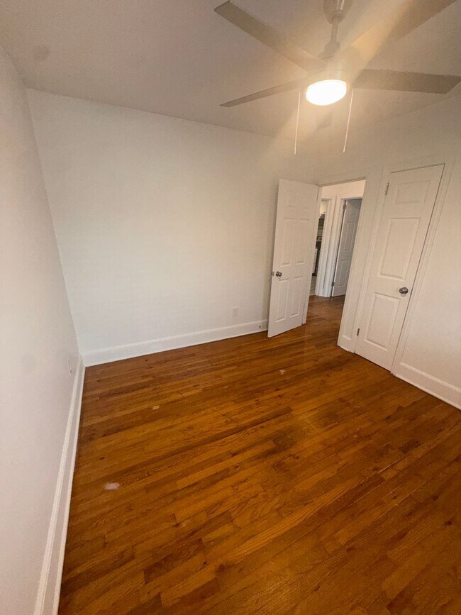 Building Photo - Charming All-Brick 2BR Home with Spacious Yard & Prime Columbia Location